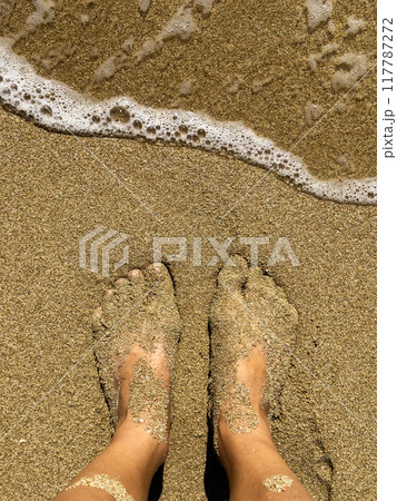 Feet on sea sand and wave with copy space, Vacation on ocean beach, Summer holiday. 117787272