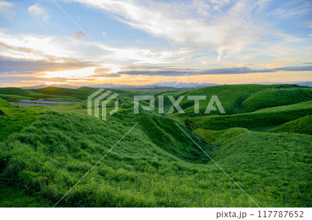 熊本 阿蘇 大観峰 夕暮れ たそがれ時 117787652