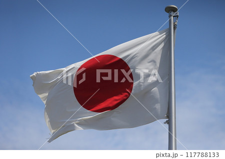 たなびく日の丸の旗 117788133
