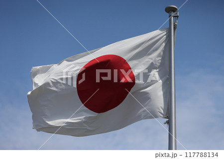 たなびく日の丸の旗 117788134