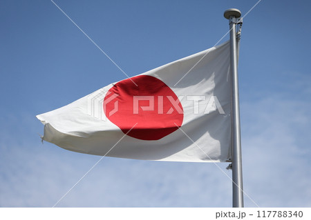 たなびく日の丸の旗 117788340