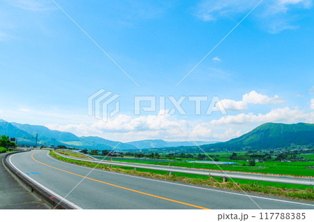 田舎イメージ　阿蘇の田舎風景  117788385