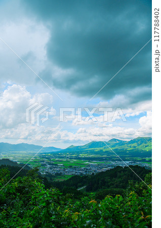 田舎イメージ　阿蘇の田舎風景  117788402