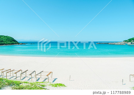 種子島の綺麗な青い海 117788989