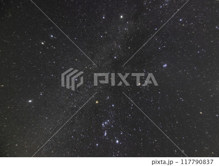 冬の星空　オリオン座と冬のダイヤモンド 117790837