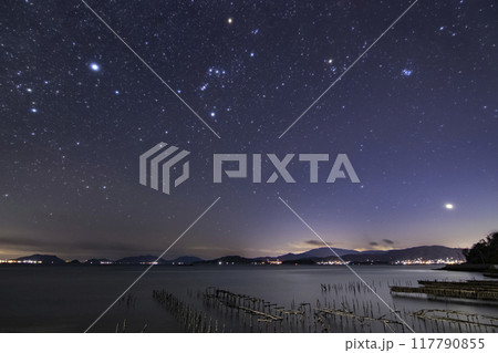 瀬戸内の冬の星景色　西に傾くオリオン座 117790855