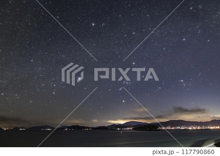 瀬戸内の冬の星景　西に傾くオリオン座 117790860