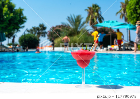 Panorama of refreshing strawberry Daiquiri by a Sparkling Poolside on a Sunny Day with a vibrant taste Panorama of refreshing strawberry Daiquiri by a Sparkling Poolside on a Sunny Day with a vibrant taste 117790978