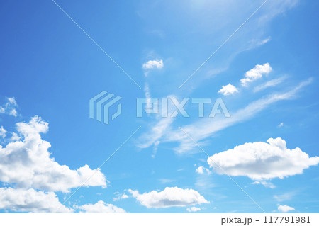 夏の青空と雲 117791981