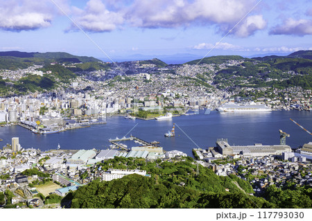 稲佐山から見た長崎の都市風景(長崎県長崎市) 稲佐山から見た長崎の都市風景(長崎県長崎市) 117793030