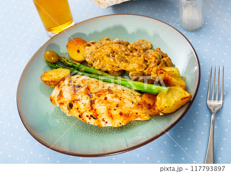 Fried chicken breast with potatoes, mushrooms and asparagus 117793897