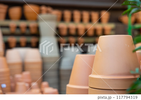 View of ceramic flower pots in the horticultural market View of ceramic flower pots in the horticultural market 117794319