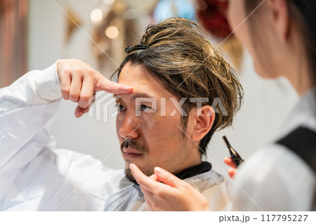 beauty parlor 117795227