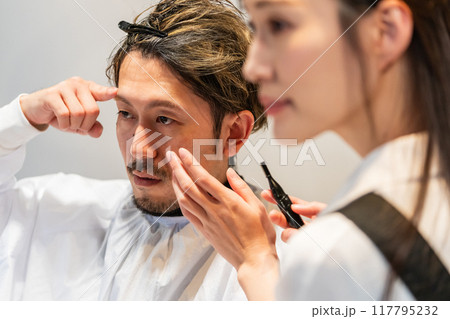 beauty parlor 117795232