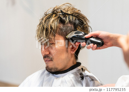 beauty parlor 117795235