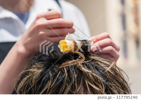 beauty parlor 117795240