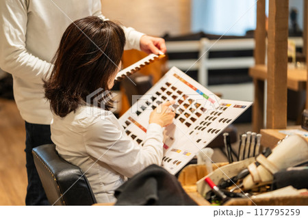 beauty parlor 117795259