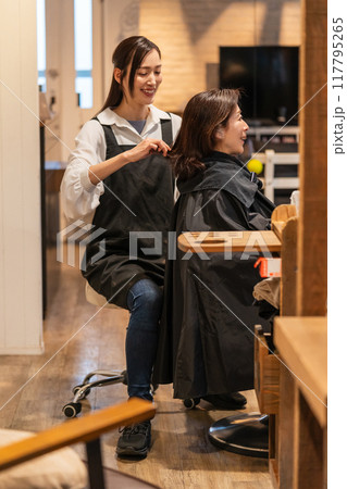 beauty parlor 117795265