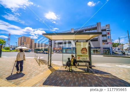 日本の横浜都市景観 横浜市営地下鉄 新羽駅前などを望む…＝令和6年8月24日 117795665