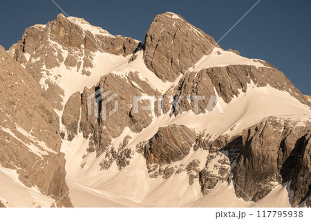 Beautiful view of Jade Dragon Snow Mountain (or Mt.Yulong) during sunrise. This mountains located in Yulong Naxi Autonomous County, Lijiang, in Yunnan province, China. 117795938