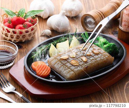 とってもヘルシー 蒟蒻ステーキ 117798210