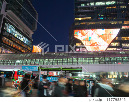 賑わう夜の渋谷   都市景観（2023年12月） 117798843
