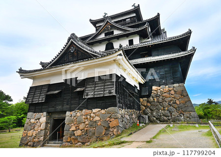 江戸時代に築城 島根県松江城の国宝天守 117799204