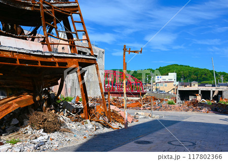 能登半島地震　解体作業進む燃え尽きたビル　いろは橋　輪島市 117802366