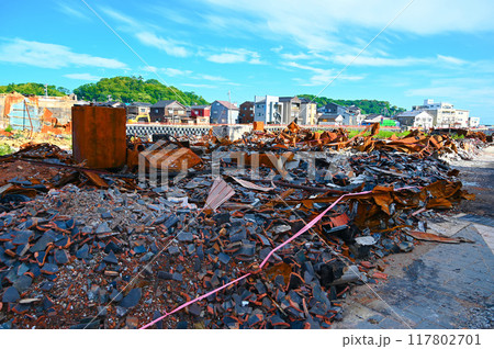 能登半島地震 朝市通り 河原田川川沿いの燃え残った瓦礫 輪島市 能登半島地震 朝市通り 河原田川川沿いの燃え残った瓦礫 輪島市 117802701