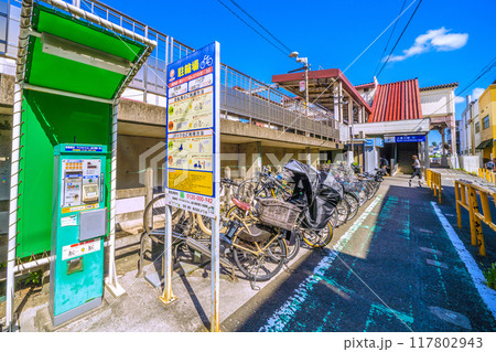 日本の横浜都市景観　8月。SOTETSU　上星川駅や駐輪場などを望む＝令和6年8月24日 117802943