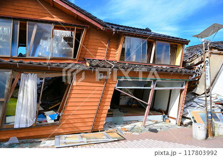 能登半島地震 わいち通り つぶれた住宅 輪島市 能登半島地震 わいち通り つぶれた住宅 輪島市 117803992