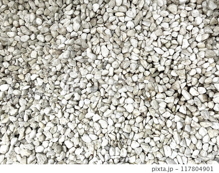 敷き詰められた砂利 117804901
