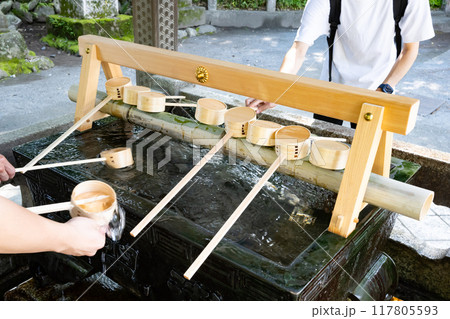 埼玉県秩父市 秩父神社の手水舎 埼玉県秩父市 秩父神社の手水舎 117805593