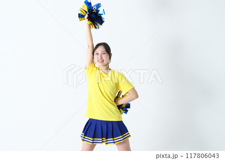 右腕を上げているチアガール 右腕を上げているチアガール 117806043