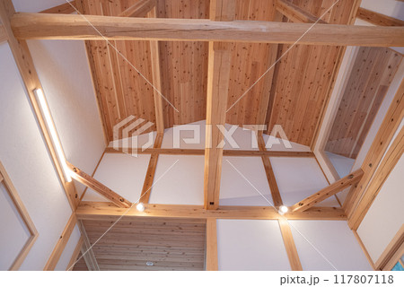 梁がある美しい一戸建て 117807118