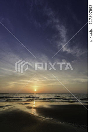 内灘海岸の夕焼け 内灘海岸の夕焼け 117807692
