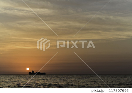 内灘海岸の夕焼け 117807695