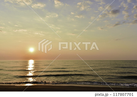 内灘海岸の夕焼け 内灘海岸の夕焼け 117807701