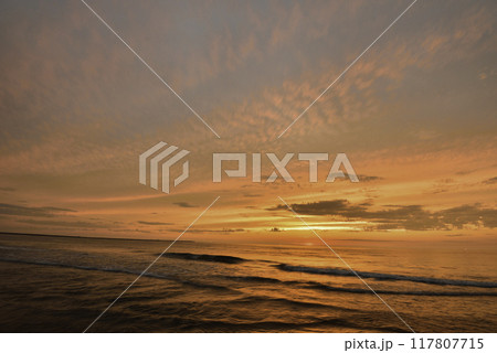 内灘海岸の夕焼け 117807715