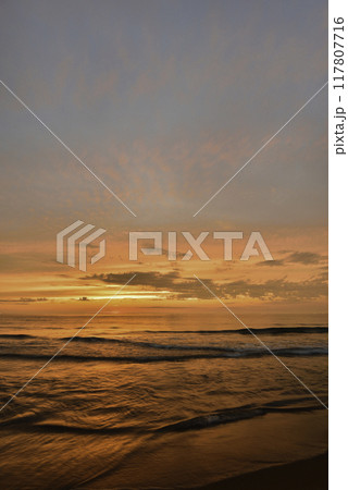 内灘海岸の夕焼け 117807716