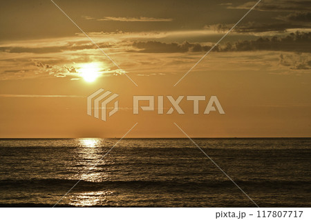 内灘海岸の夕焼け 内灘海岸の夕焼け 117807717