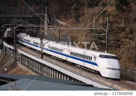 長大編成で東海道新幹線を疾走する300系新幹線_2010/2/8撮影 長大編成で東海道新幹線を疾走する300系新幹線_2010/2/8撮影 117808698