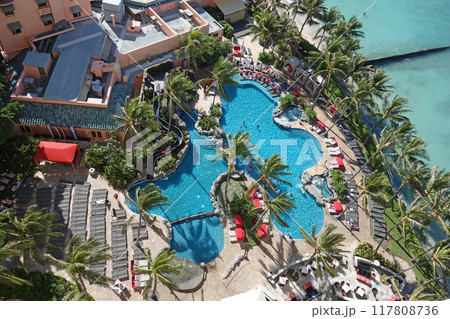 【ハワイの風景】シェラトンワイキキホテルのプール 117808736