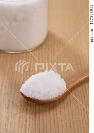 スプーンに盛られた砂糖 117808915