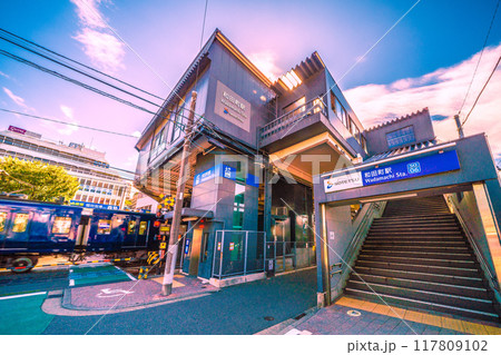 日本の横浜都市景観　8月。SOTETSU　和田町駅や電車などを望む＝令和6年8月24日 117809102