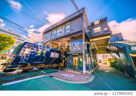 日本の横浜都市景観　8月。SOTETSU　和田町駅や電車などを望む＝令和6年8月24日 117809103