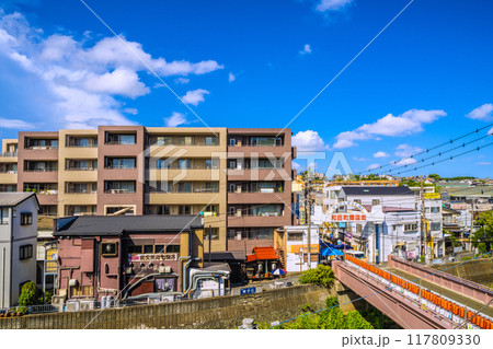 日本の横浜都市景観　8月。SOTETSU　和田町駅前の和田町商店街などを望む＝令和6年8月24日 117809330