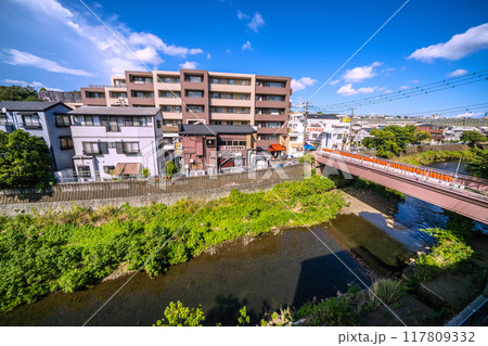 日本の横浜都市景観　8月。SOTETSU　和田町駅前の和田町商店街などを望む＝令和6年8月24日 117809332