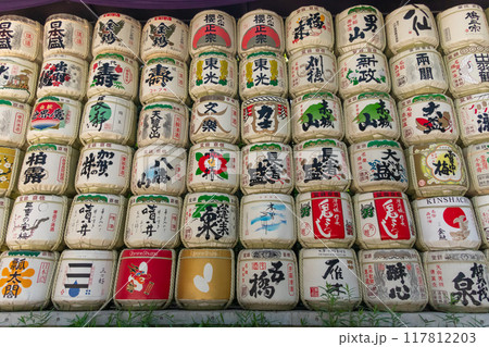 奉納された日本酒樽 奉納された日本酒樽 117812203