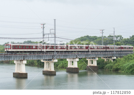 【山田線】雨の櫛田川を渡る急行列車 117812850